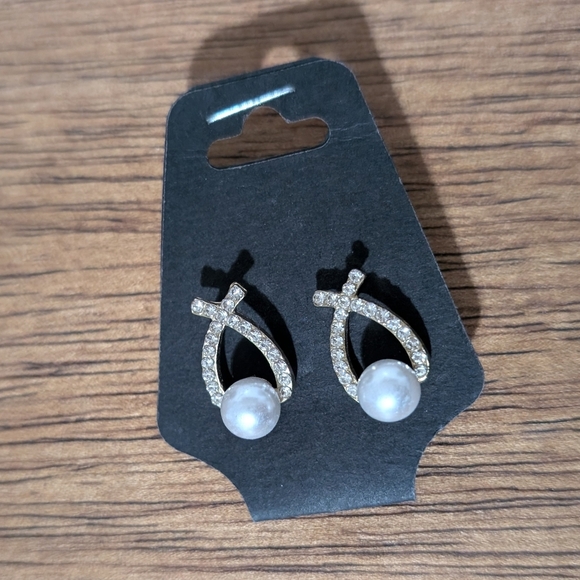 Lustrous Pearl and Crystal Silver Earrings - Picture 2 of 2